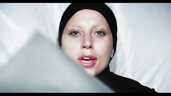 Lady Gaga – Applause (Official)