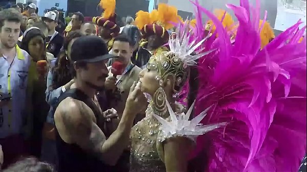 Bastidores do Carnaval 2019 antes da entrada no Sambódromo – Sabrina Sato – Gaviões da Fiel